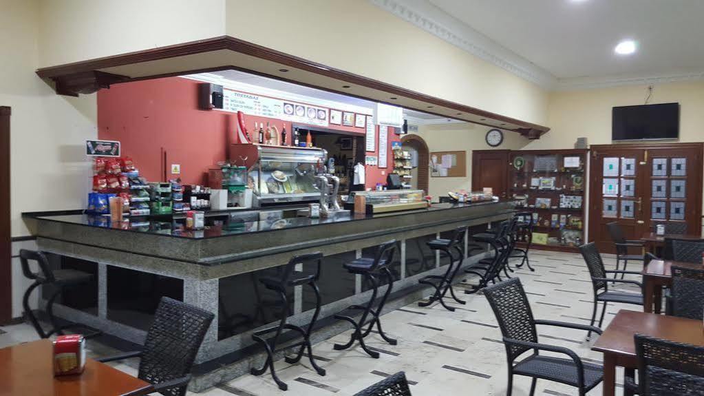 Hostal Restaurante El Lirio Bollullos Par del Condado Exteriör bild