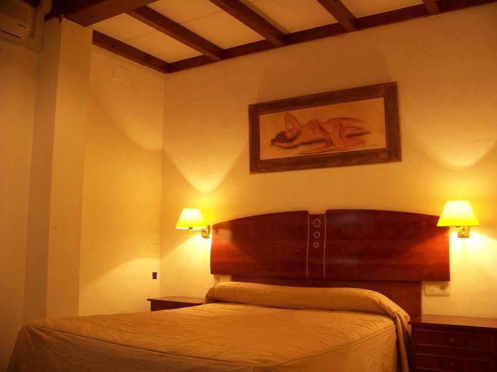 Hostal Restaurante El Lirio Bollullos Par del Condado Exteriör bild