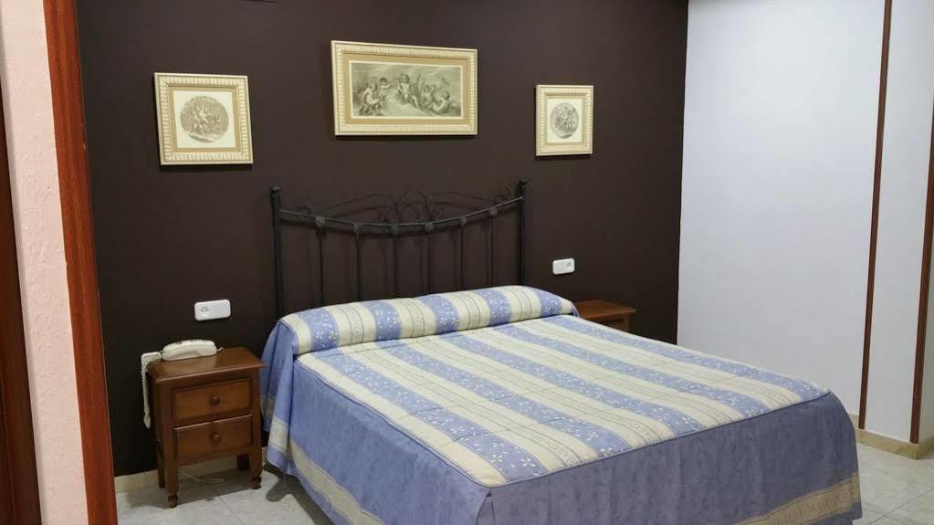 Hostal Restaurante El Lirio Bollullos Par del Condado Exteriör bild