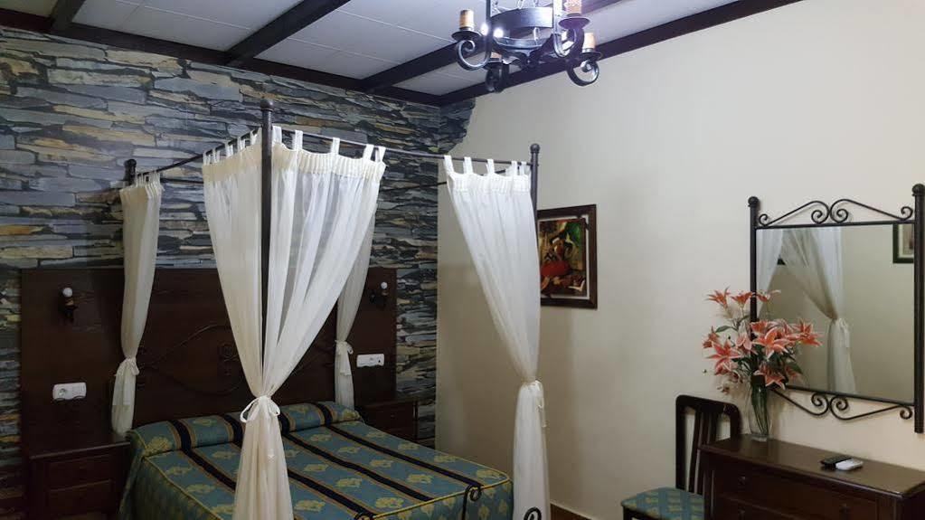 Hostal Restaurante El Lirio Bollullos Par del Condado Exteriör bild